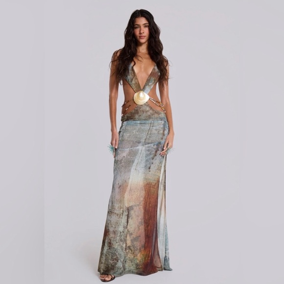 Jaded London Dresses & Skirts - Vida Backless Maxi Dress With Shell Trim in Multi
Jaded London size Medium.